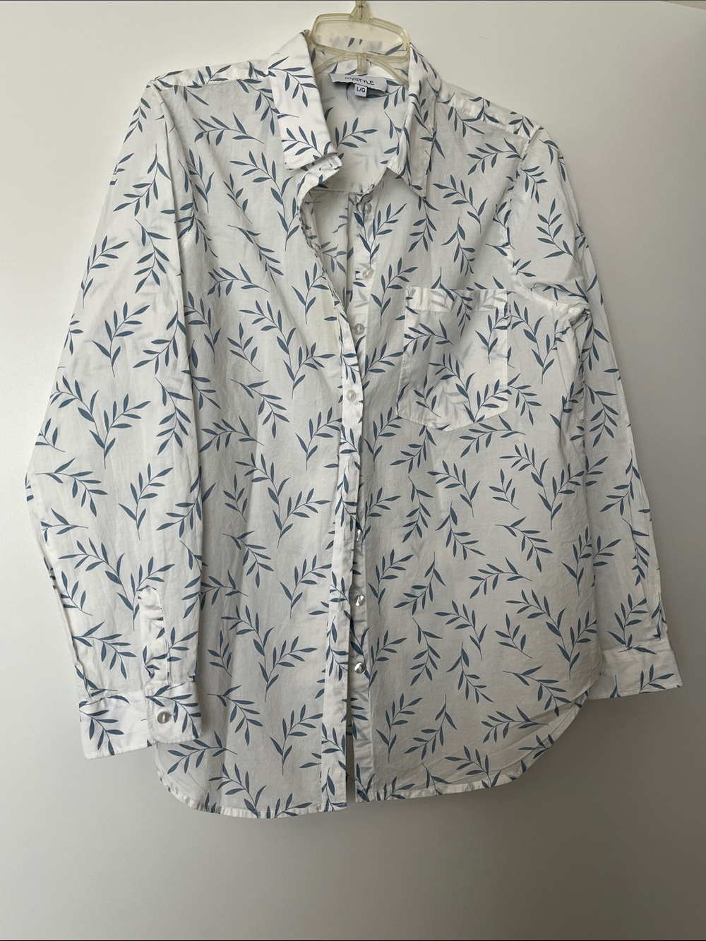❤️ 3 for $30 Item Women’s Long-Sleeve Button-Up Shirt White with Blue Leaf Print